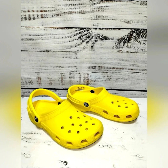 Crocs Classic Clog in Yellow size 6 Water Beach Casual Lake Boat - Picture 6 of 6